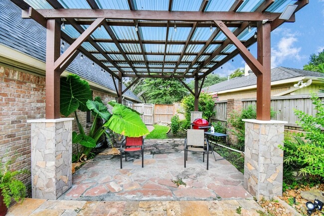 Building Photo - 2510 Hilton Head Dr