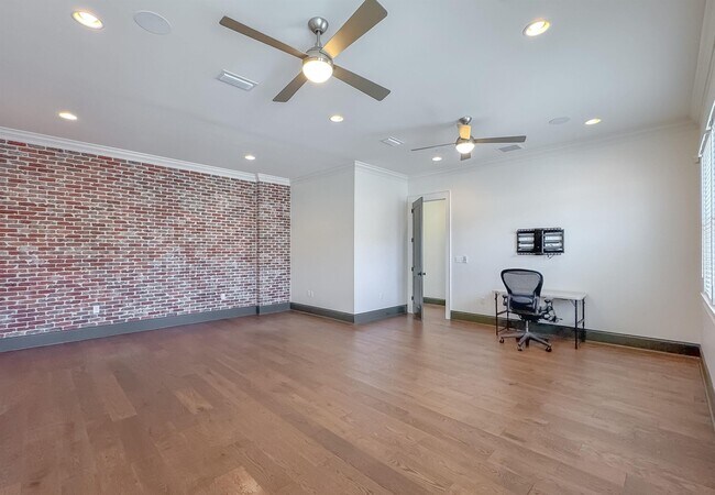 Building Photo - 3026 Gentilly St