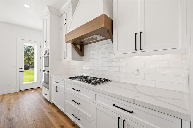 Building Photo - Luxury 5-Bed + Bonus + RV Garage Home for ...