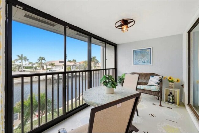 Building Photo - Waterfront Townhome in Punta Gorda