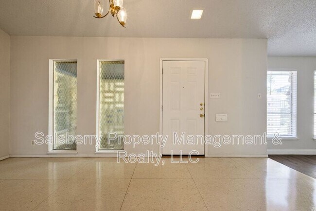 Building Photo - 4915 Westlake Dr