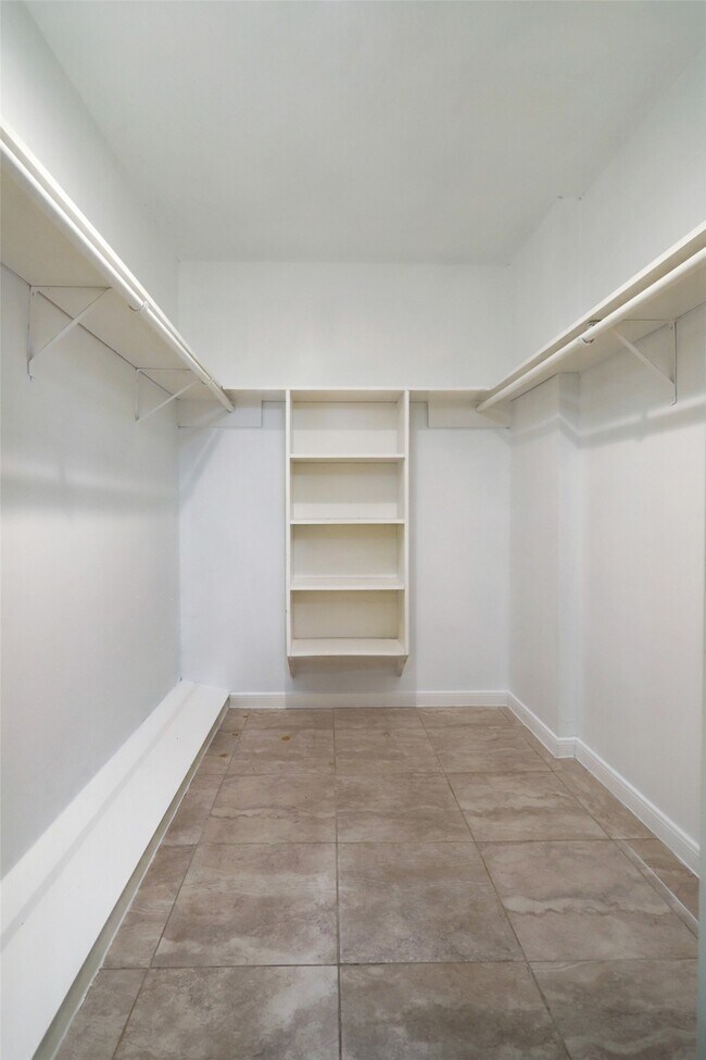 Building Photo - 12346 Huntington Venture Dr