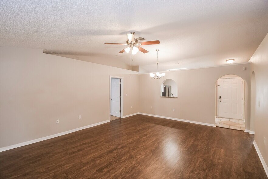 Building Photo - 2668 Lantana Lakes Dr W