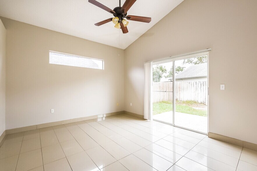 Building Photo - 467 Briar Bay Cir