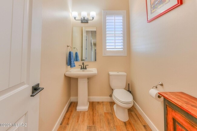 Building Photo - Kings Ranch