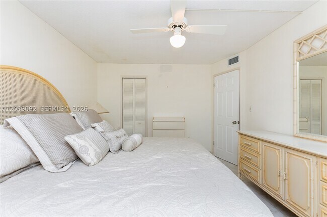 Building Photo - 3131 S Ocean Dr