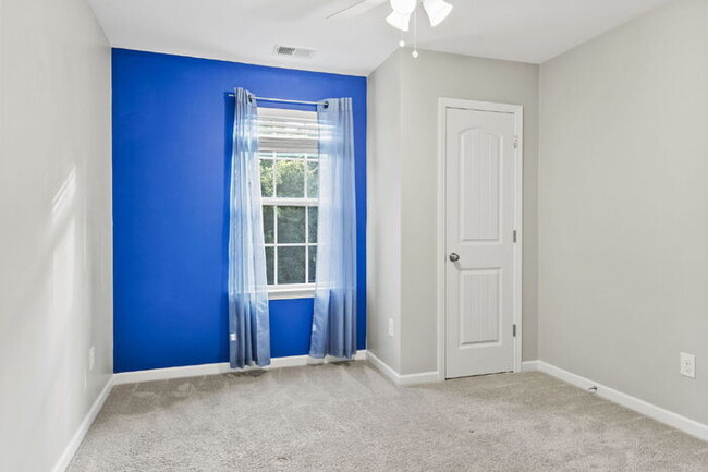 Building Photo - Simpsonville 3BR/2.5BA with Granite, Garag...