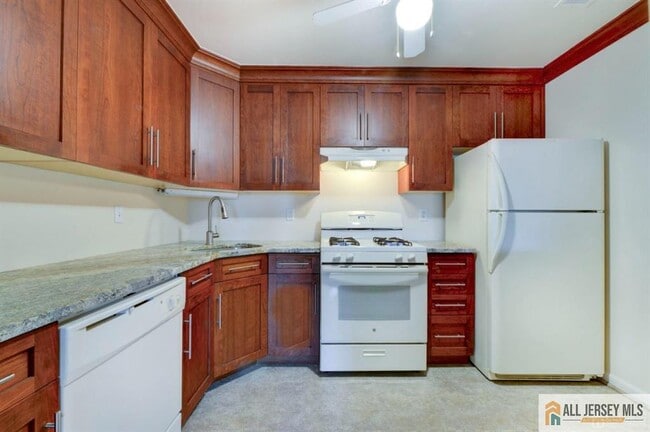 Building Photo - 1909 Tanglewood Ct