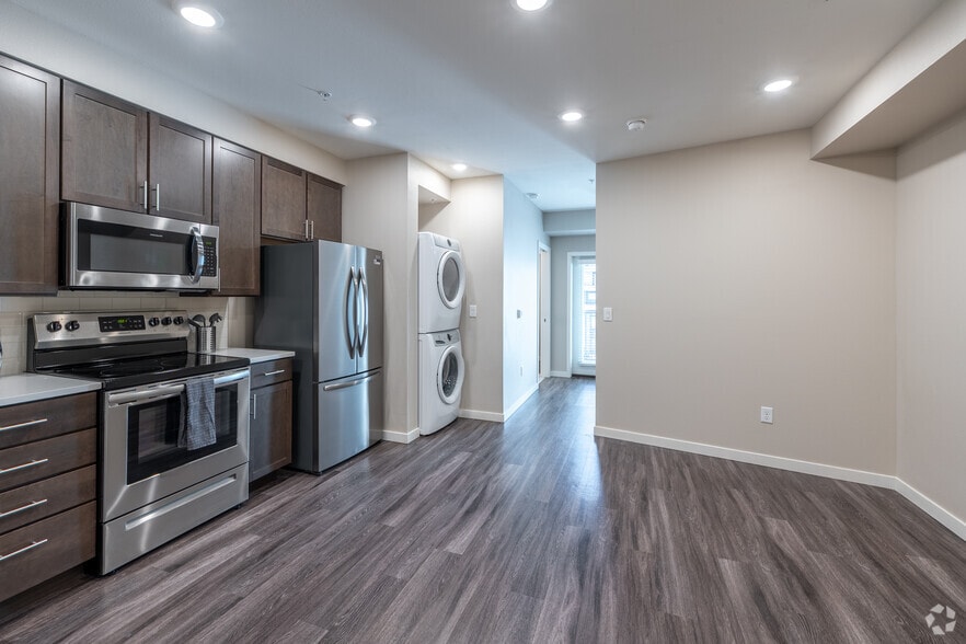 1BR, 1BA - 469SF - Kitchen & Living Room - The Irving