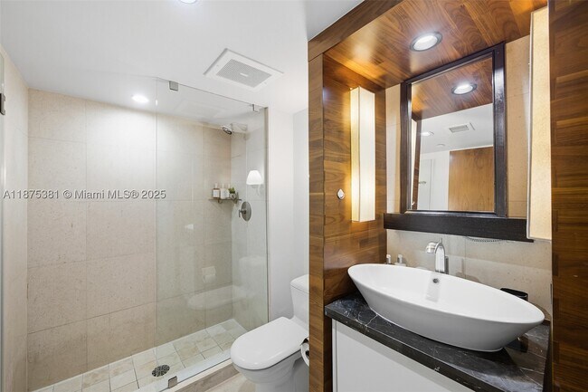 Building Photo - 6801 Collins Ave