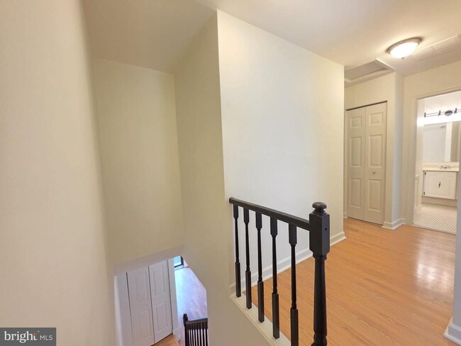 Building Photo - 5814 Tudor Ln