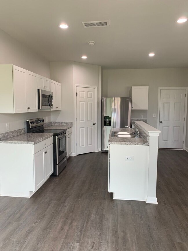 Building Photo - Pre-Lease This Stunning 3 Bed, 2.5 Bath Home in Tucker Farms