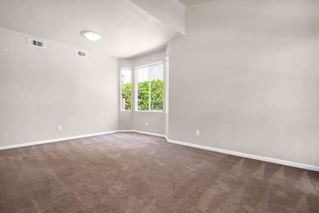 Building Photo - Move-In Ready 5-Bed, 3-Bath Gem in a Covet...