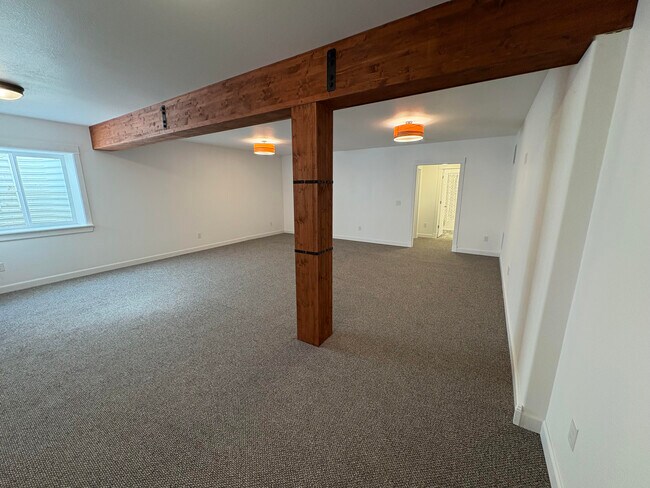 Building Photo - 1950 Mesa Park View