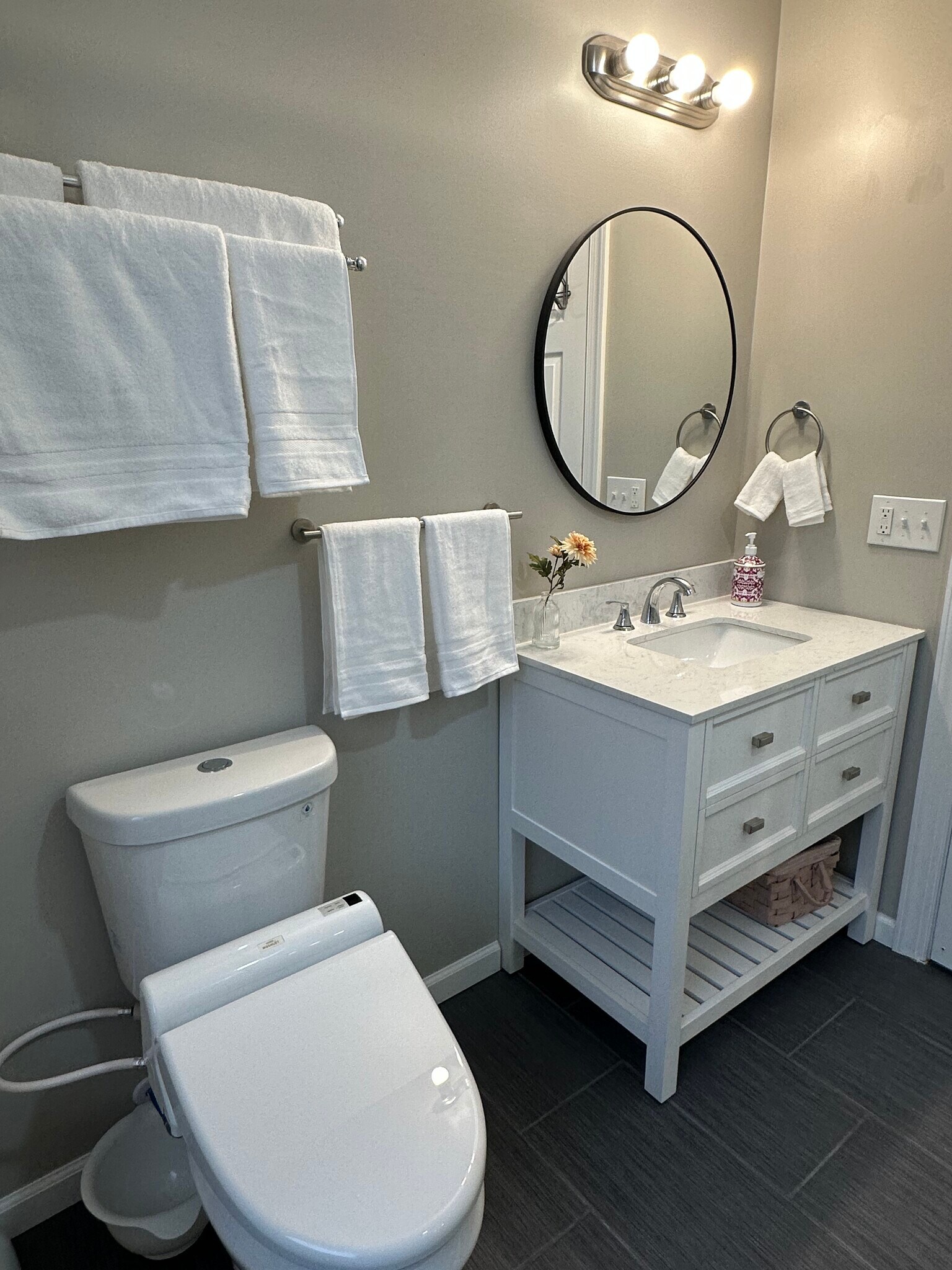 Building Photo - 5640 Beacon St