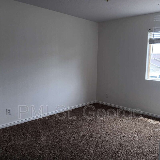 Building Photo - 1947 E 40 S Cir