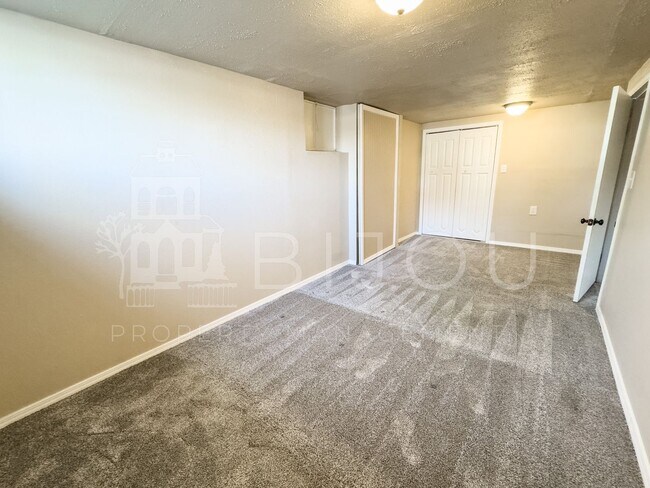 Building Photo - Downtown Ranch Home with View of Pikes Peak