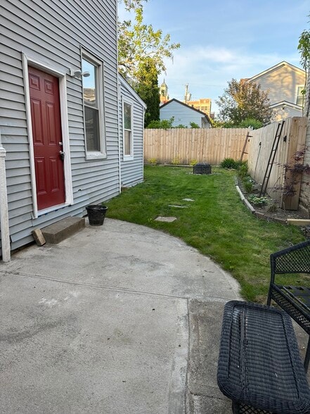 Great yard for entertaining - 819 Central Ave