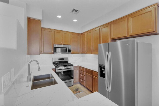 Building Photo - 1423 Caminito Garibay