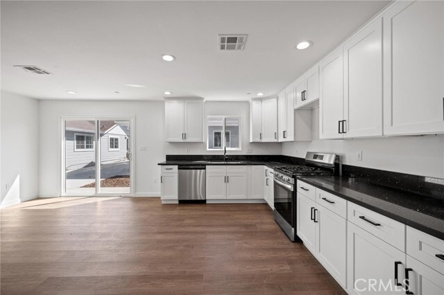 Building Photo - 7443 Balcom Ave