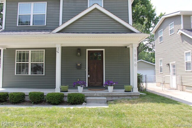 Building Photo - 1500 Mclean Ave