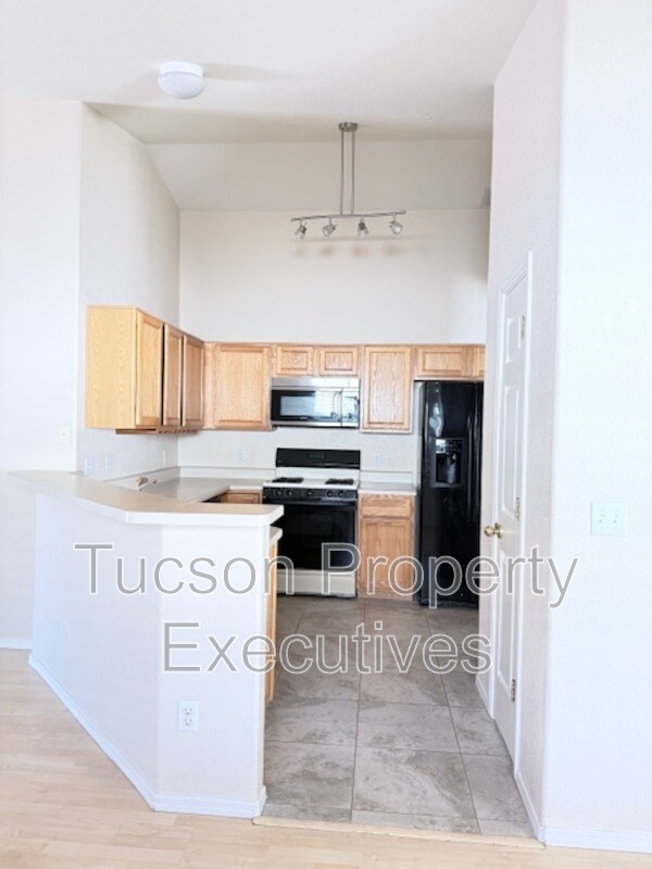 Building Photo - 13256 N Hammerstone Ln