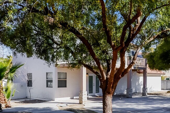 Building Photo - 229 Comanche Ct