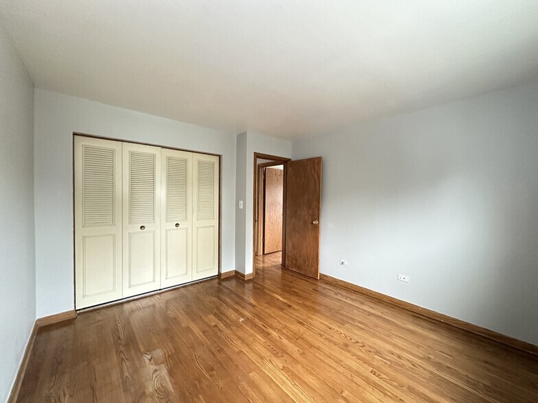 Building Photo - 1639 Oakwood Ave