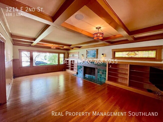 Building Photo - 4 BEDROOM 3 1/2 BATH ESTATE SITUATED IN PR...