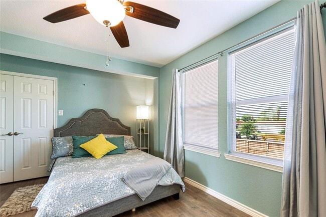 Building Photo - 5420 Avenue Q