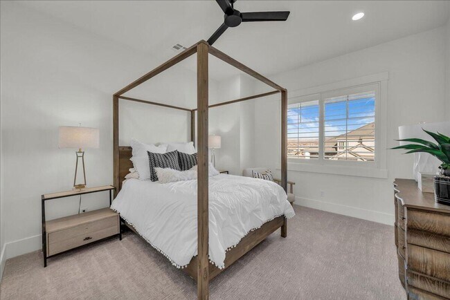 Building Photo - Beautiful 6-Bedroom, 5-Bathroom Home for Rent in Moorland Park