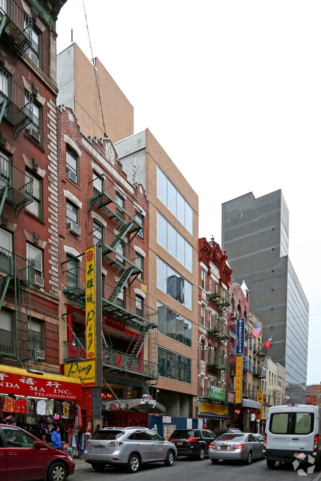 Building Photo - 20 Mott St