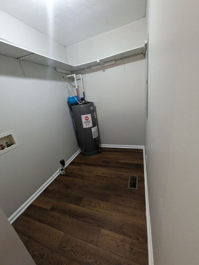Building Photo - 2BD/1BA Unit in HIckory
