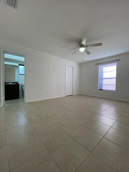 Building Photo - 513 SE 24th Ave