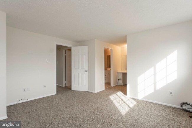 Building Photo - 5241 Pleasure Cove Court