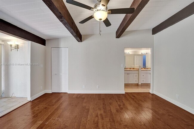 Building Photo - 760 E Coco Plum Cir