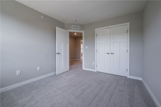 Building Photo - 353 Trinity Wy