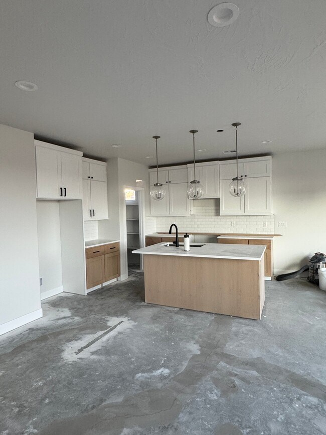 Building Photo - 2823 W 310 N