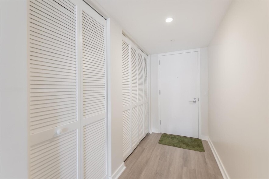 Building Photo - 31 SE 6th St