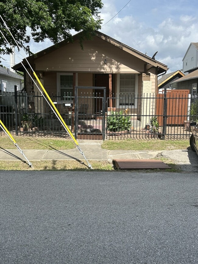 Building Photo - 1507 Bonner St