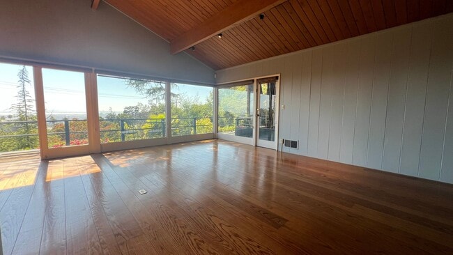 Building Photo - Mid-Century homes Rarely Available with Expansive Bay Views