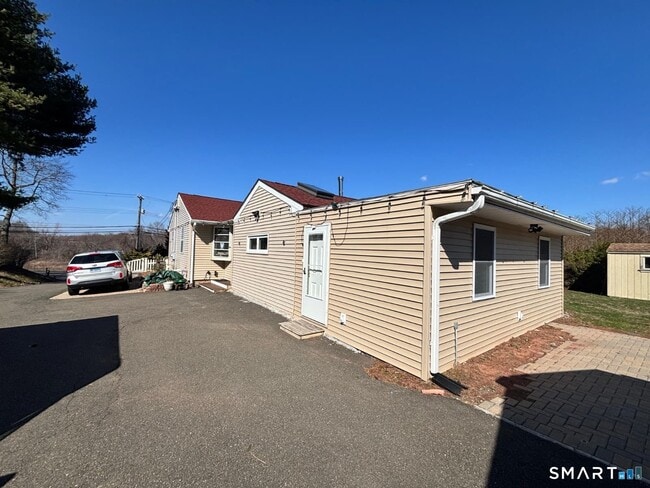 Building Photo - 394 Clintonville Rd