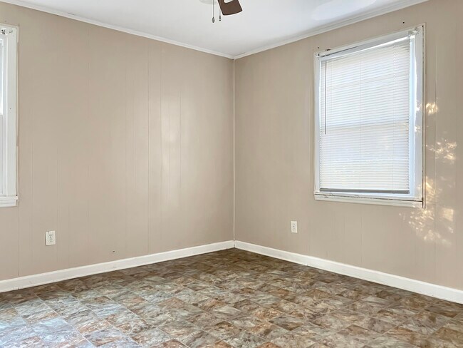 Building Photo - 1991 Higdon St