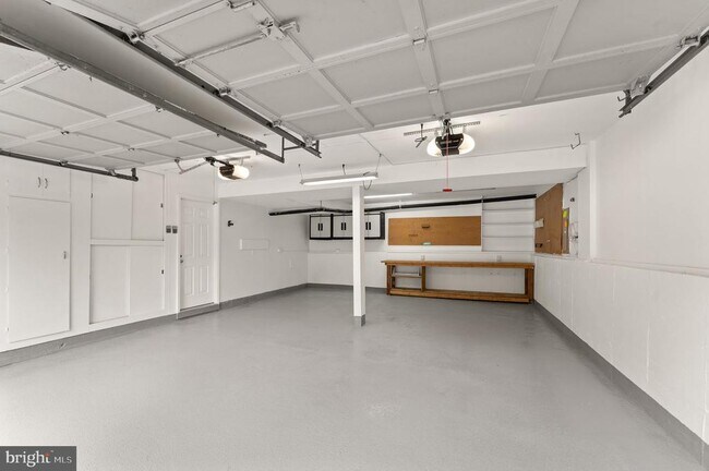 Building Photo - 2660 Oakton Glen Dr