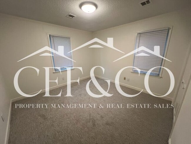Building Photo - For Rent – Spacious 4 Bedroom, 2 Bathroom ...