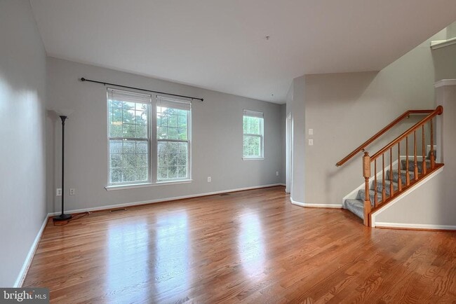 Building Photo - 8820 Papillon Dr