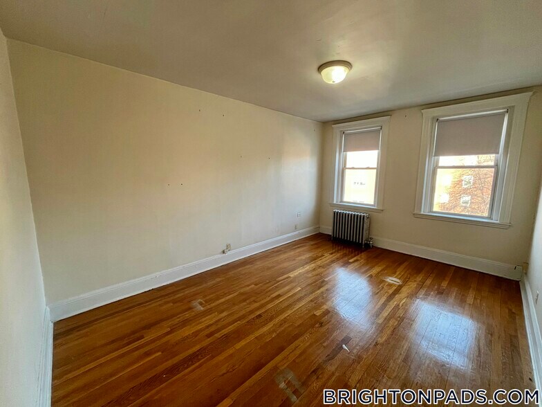 Building Photo - 131 Washington St