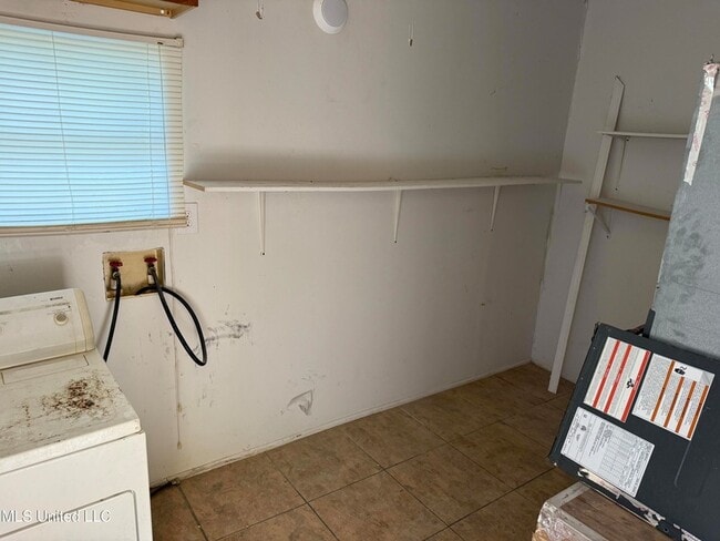 Building Photo - 10633 Woolmarket Lake Rd