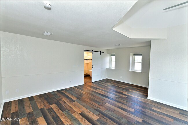 Building Photo - 529 Castlerock Ln