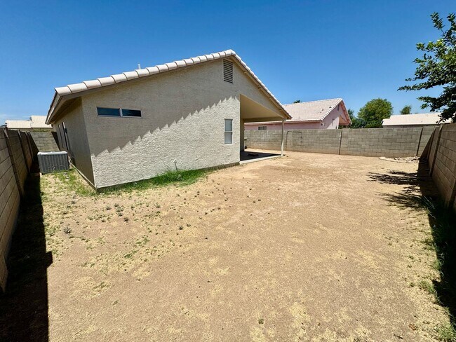 Building Photo - 3 Bedroom/2 Bath Single Level Home! NO HOA